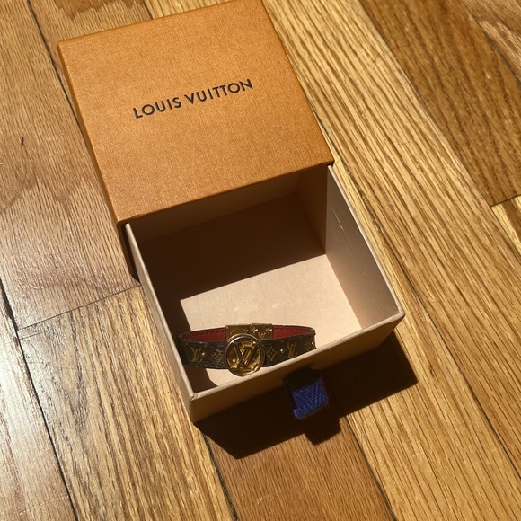 Louis Vuitton LV CIRCLE REVERSIBLE BRACELET - Picture 15 of 16